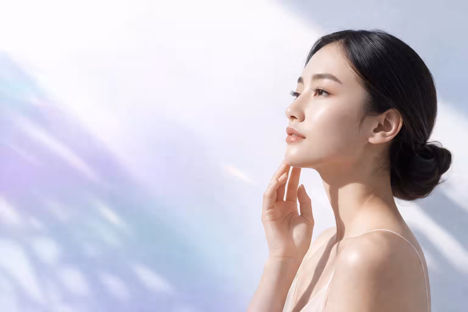 診断ページ用のフェイスラインと透明感を表現した女性ビジュアル